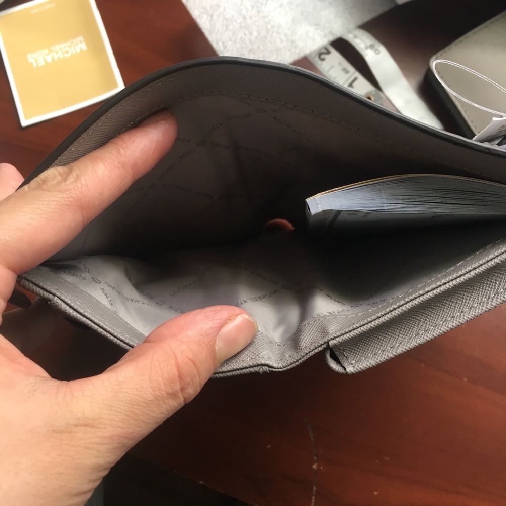 New Michael Kors Large Double Zipper wallet - Picture 6 of 7